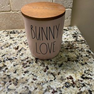 Rae Dunn jar with lid